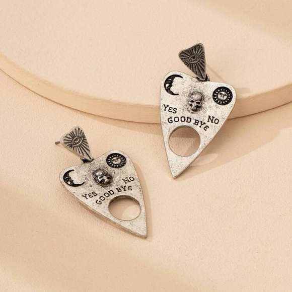 💀 Awesome Vintage Style Skull Ouija Drop Earrings 💀 - Picture 5 of 5